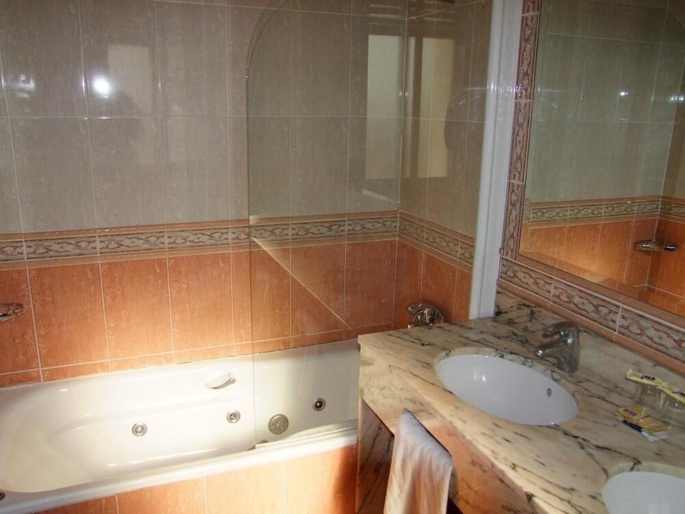 Hotel Montearagon 韦斯卡 外观 照片